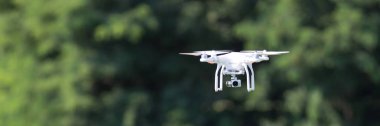 uçan modern dron, teknoloji ve helikopter kavramları