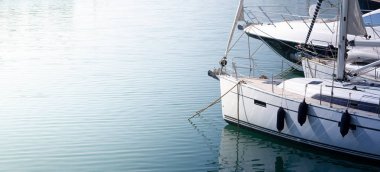 modern, zarif ve Lüks Yelkenli tekneler kırpılmış görüntü