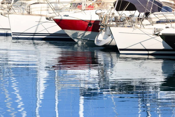 Imagen Recortada Barcos Vela Modernos Elegantes Lujo —  Fotos de Stock