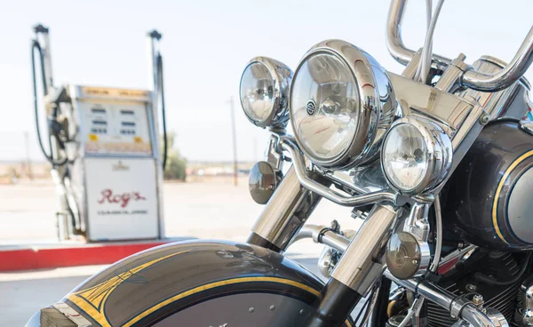 Американский Мотоцикл Бензоколонке Пустыне Калифорнии — стоковое фото