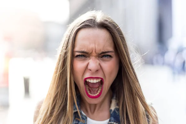 Angry Screaming Young Girl Portrait Photo — Stock Photo, Image