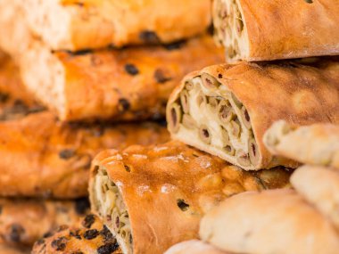 Tipik İtalyan ekmek zeytin ile