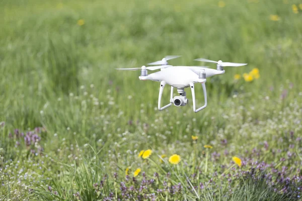 Modern Drone Repülő Szabadtéri Fotó Logók Vagy Védjegyek — Stock Fotó