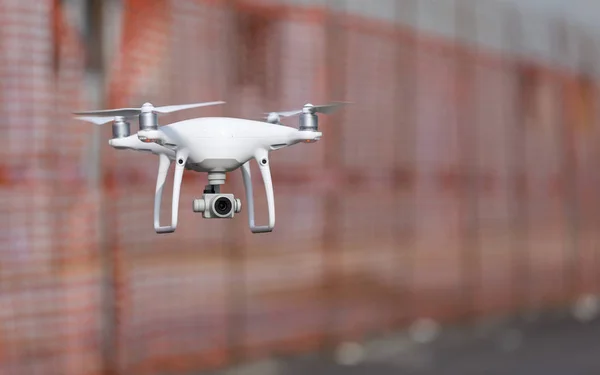 Drone Moderno Voando Livre Foto Sem Logotipos Marcas Comerciais — Fotografia de Stock