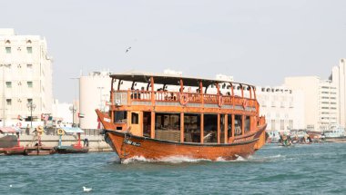 DUBAI - CIRCA JANUARY 2017: Deira 'da tarihi bir kanal olan ünlü Dubai Deresi