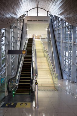 Boş ve modern tren istasyonu