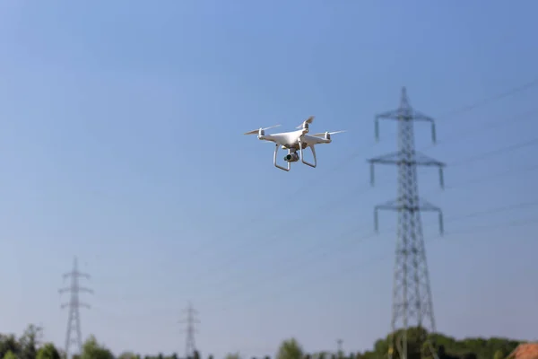 Drone Voador Fazendo Uma Inspeção Industrial — Fotografia de Stock