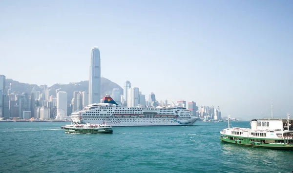 Hong Kong gyönyörű Skyline, a természet és a modern életmód togethe — Stock Fotó