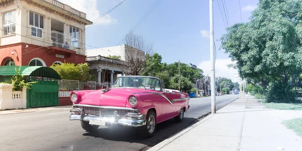 Classica Vecchia Auto Americana Cuba Con Colore Rosa Vivace Alla — Foto Stock