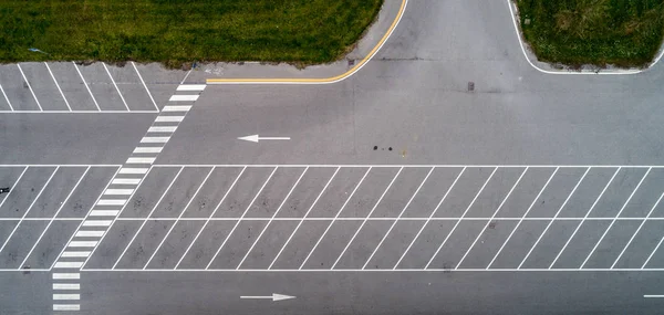 Toma aérea de un estacionamiento vacío — Foto de Stock
