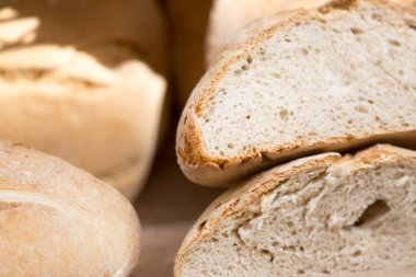 Rustik kabuklu ekmek