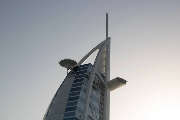 DUBAI - CIRCA ABRIL 2017: el emblemático hotel de lujo Burj Al Arab d — Foto de Stock