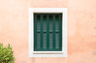 Eski ve renkli pencere, Italyan mimarisi