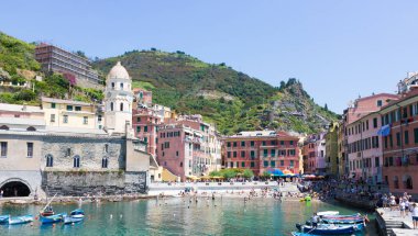 Cinque Terre, Liguria'da bir kıyı bölgesidir.