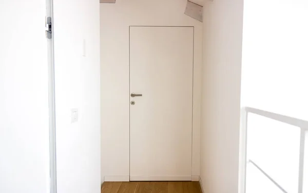 Interior de casa mínima e moderna, com concreto branco e suave b — Fotografia de Stock