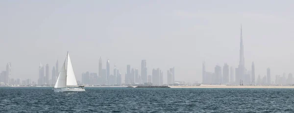 Navegación en alta mar en Dubai — Foto de Stock