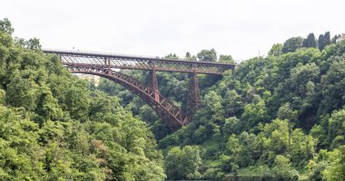 İtalya 'nın kuzeyinde Adda Nehri