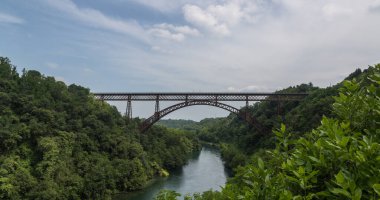 İtalya 'nın kuzeyinde Adda Nehri