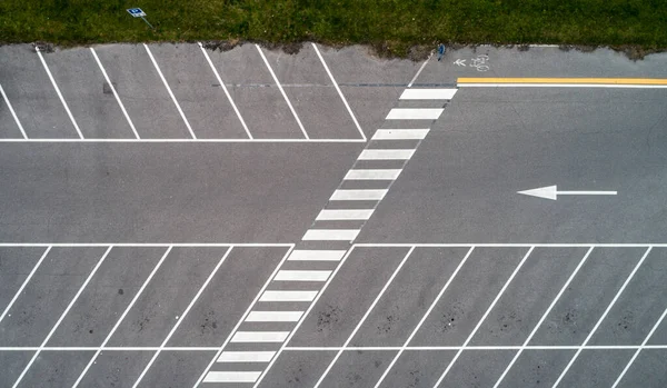 Fotografia aérea de um parque de estacionamento vazio — Fotografia de Stock