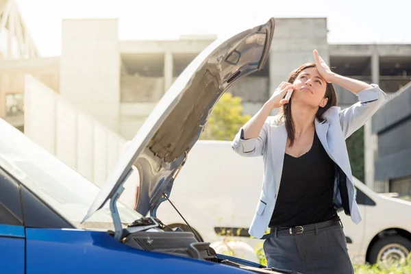Woman Car Issue Relationship — Stock Photo, Image