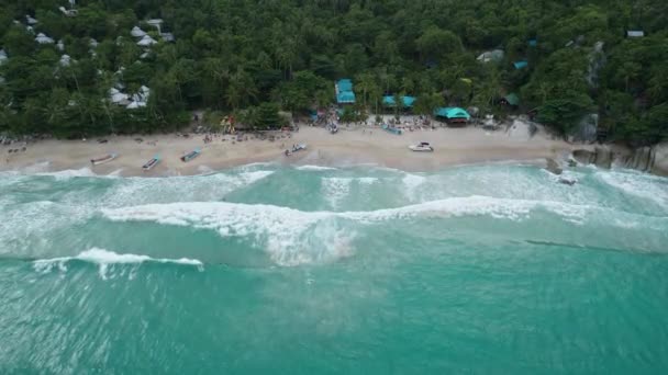 Kozmetikai jellegű táj strandtól, a tengertől és a dzsungel Thaiföld. Drone videó. 4k. — Stock videók