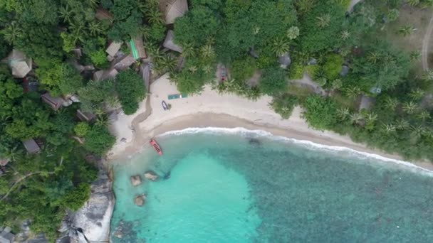 Güzellik doğa manzara plaj, deniz ve orman Tayland ile. Uçak video. 4k. — Stok video