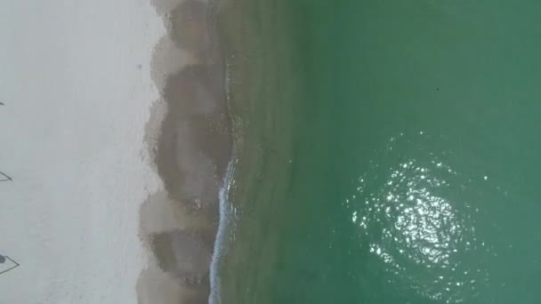 Ομορφιά φύση τοπίο παραλία, θάλασσα και ζούγκλα στην Ταϊλάνδη. Drone βίντεο. 4k. — Αρχείο Βίντεο