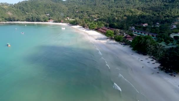 Bellezza paesaggio naturale con spiaggia, mare e giungla in Thailandia. Video di droni. 4k . — Video Stock