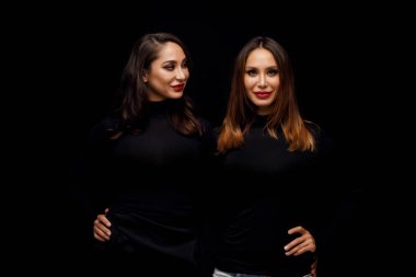 Güzel kızlar İkizler