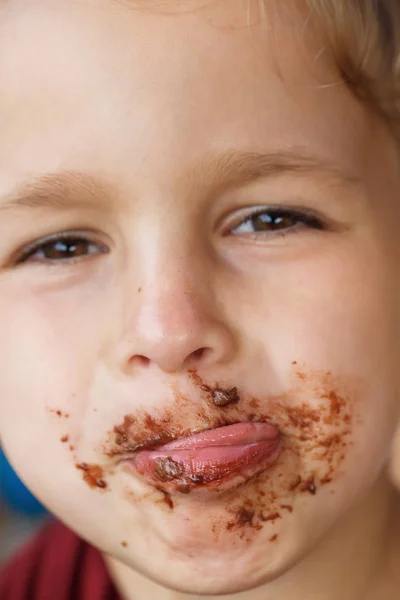 Boy eating pancake with banana and chocolate — Stock Photo, Image