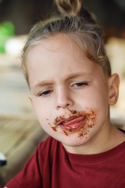 Boy eating pancake with banana and chocolate — Stock Photo, Image