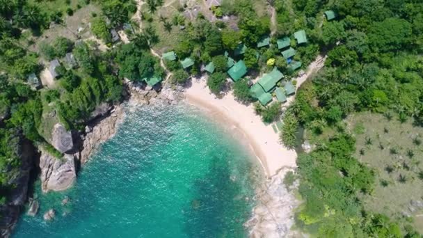 Kozmetikai jellegű táj strandtól, a tengertől és a dzsungel Thaiföld. Drone videó. 4k. — Stock videók