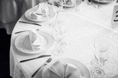 Etkinlik ya da Düğün Resepsiyonu için Masalar Ayarlandı.