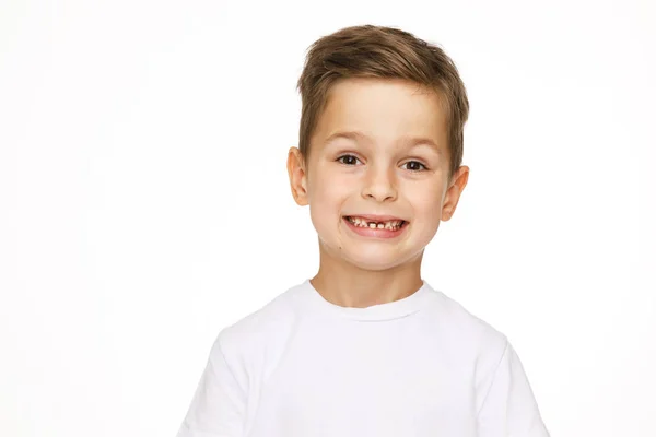 Portret piękne chłopca na białym tle — Zdjęcie stockowe