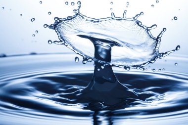 suya düşen su damlası 