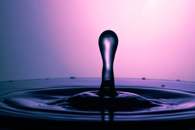 suya düşen su damlası 