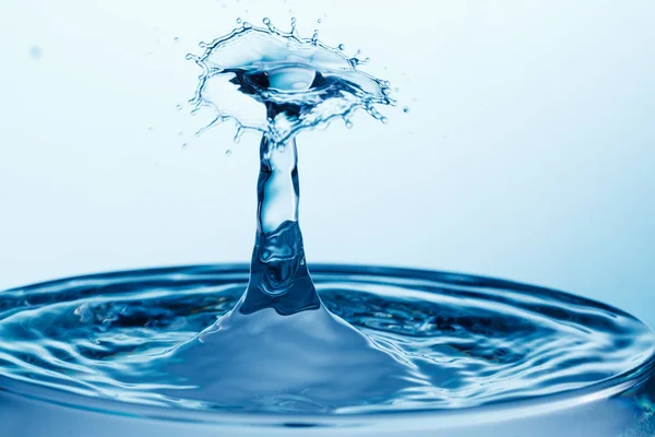 suya düşen su damlası 