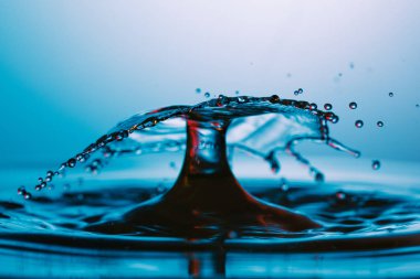 suya düşen su damlası 