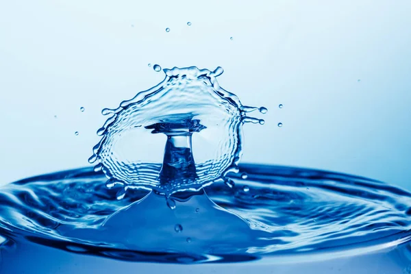 suya düşen su damlası 