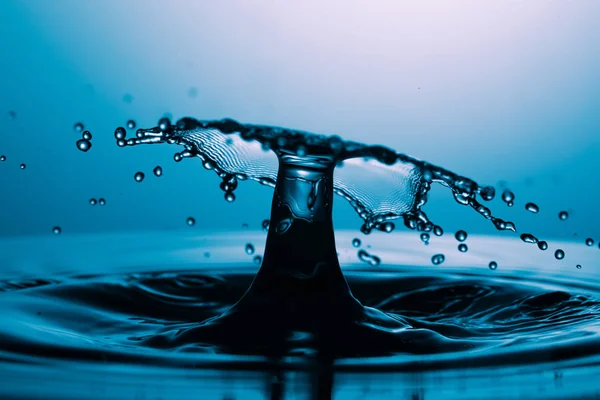 suya düşen su damlası 