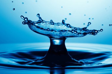 suya düşen su damlası 