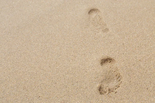 타이 의갈 색 모래 위 의발 자국 — 스톡 사진
