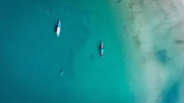 Mar azul desde la vista de un pájaro — Foto de Stock