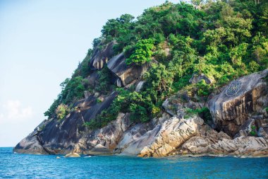 Güzel manzara: Tayland 'da kayalar ve deniz