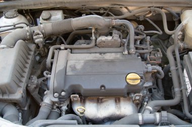 Avrupa arabanın motoru koyu bir orta boy