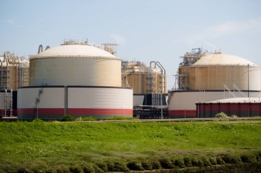 Lng Isle of tahıl, Kent, İngiltere'de için için depolama tankları