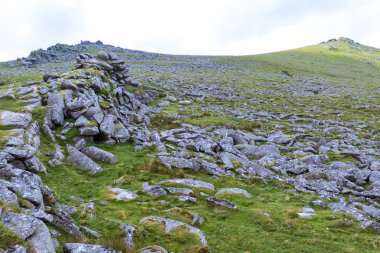 Çevresi belstone Tor Dartmoor Milli Parkı'nda, Devon, İngiltere