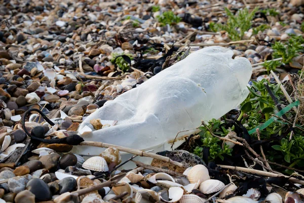 Basura Plástica Otros Desechos Dejados Playa Isla Grain Kent Reino —  Fotos de Stock