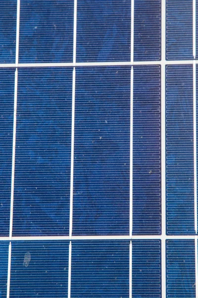 Bulutlu bir günde fotovoltaik paneller