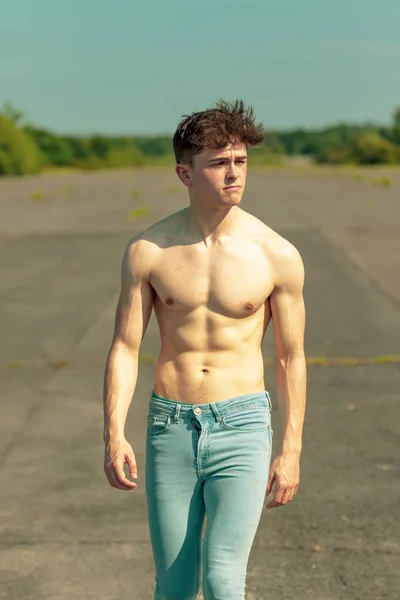 Young Adult Male Walking Forward Shirtless Warm Summer Day — Stock Photo, Image